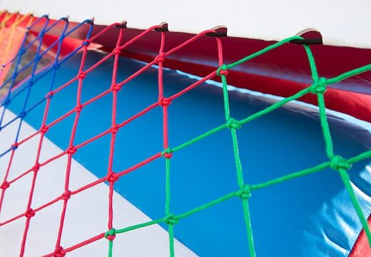 Compre um castelo insuflável com o tema de um caminhão de bombeiros com um escorregador para crianças. Encomende castelos insufláveis ​​online na JB Insufláveis ​​Portugal