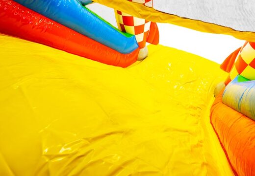 Ordene uma pista de obstáculos inflável de 13m no tema Quadrinhos para crianças. Compre pistas de obstáculos infláveis ​​agora online em JB Insuflaveis Portugal