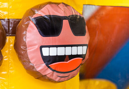 Encomende um castelo insuflável Multi Slide insuflável com escorrega no tema das Caraíbas para crianças. Compre castelos insufláveis ​​online na JB Insuflaveis Portugal