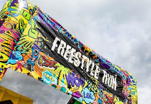 Detalhes castelo inflável com detalhes de grafite