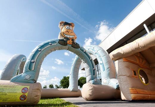 Pista de corrida móvel com tema ocidental