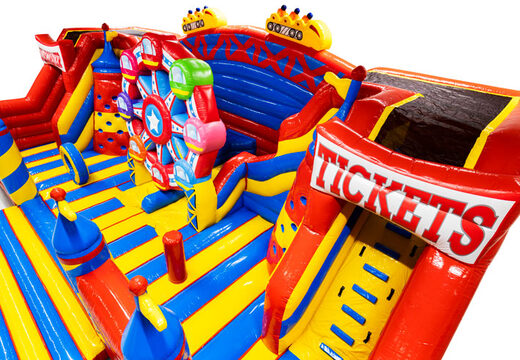 Interior da Slideworld no tema montanha-russa