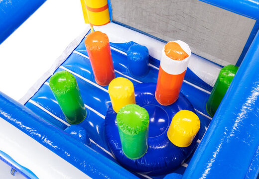 Pilares no percurso de obstáculos modular surf na JB