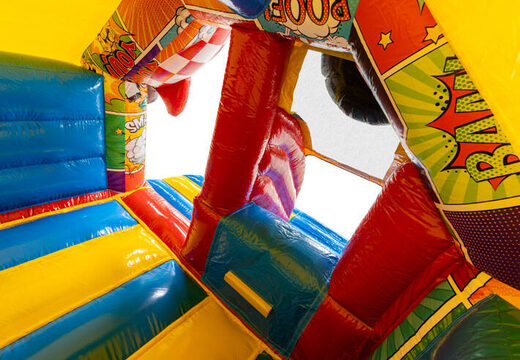 Interior do combo de escorregador em tema de desenho animado