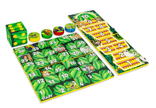 Conjunto de jogos colorido na parte de trás do Softplay no tema Jungle Dino