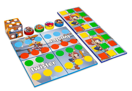 Conjunto de jogos colorido na parte de trás do Softplay no tema Pirate Seaworld