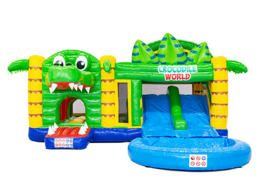 Compre online o Castelo Insuflável Multiplay com figuras em 3D e escorregador