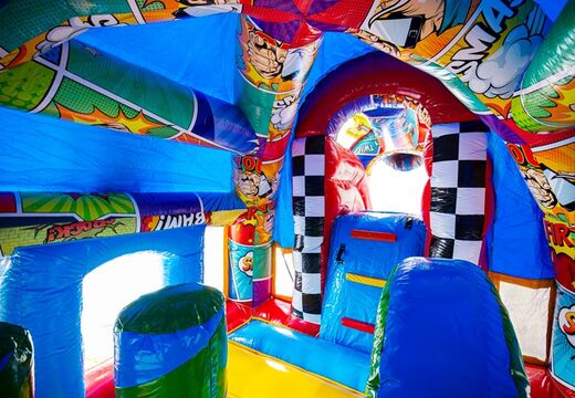 Peça hoje o castelo insuflável A-frame Super Comic em estilo de quadrinhos na JB Inflatables