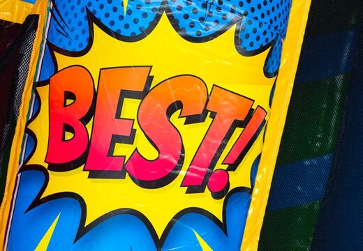 Compre o castelo insuflável A-frame Super Comic com design de tiras de quadrinhos, perfeito para locadoras