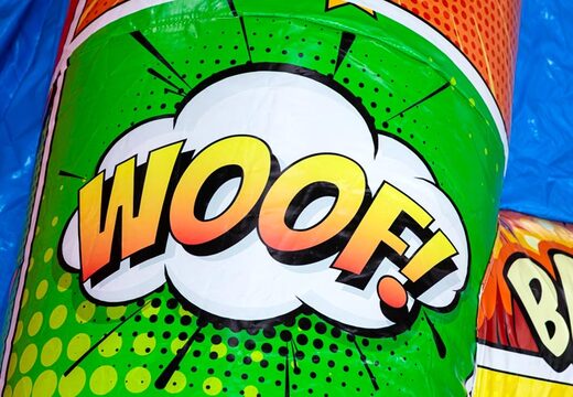 Castelo insuflável A-frame Super Comic com tema de quadrinhos, ideal para eventos e festas