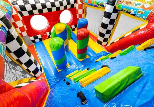 Pista de obstáculos de alta qualidade com tema de quadrinhos e desafios únicos